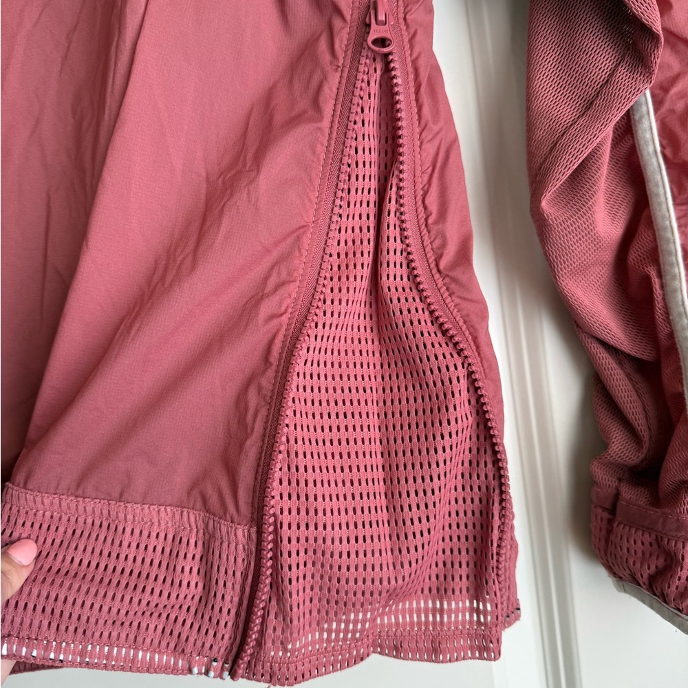 Free People FP Movement
Windbreaker Jacket Hooded
Loose fit‎ Rose Pink Size XS - Picture 6 of 10